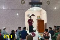 Foto wakil bupati bima H Dahlan M noer Pada Saat safari ramadhan di wawo