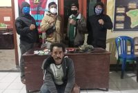 Foto Anggota Tim Oprasional Polsek wawo Bersama Pelaku Bandar Narkoba 