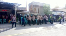 Foto anggota Polres Sumbawa Besar Pada Saat Penggamanan Mensos