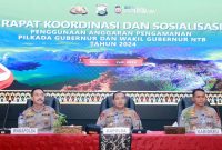 foto kapolda Wakapolda NTB  Dan Kabid Keu