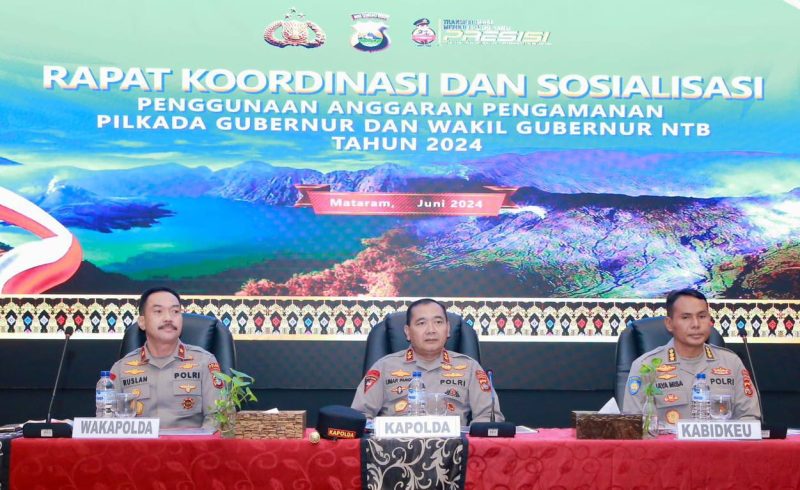 foto kapolda Wakapolda NTB  Dan Kabid Keu