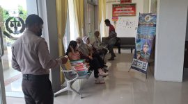 foto pegawai bank BNI di ruangan tunggu jaksa