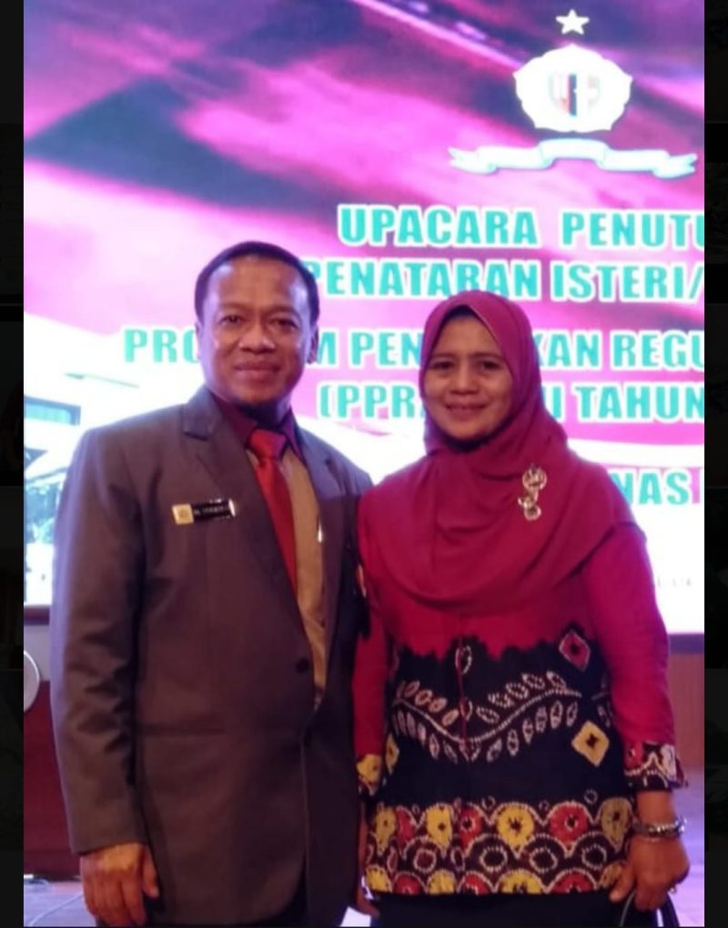 Foto Dr.Muhammad Sumitro S.H.MAP Kepala Biro Hukum, Kerjasama, dan Hubungan Masyarakat Arsip Nasional Republik Indonesia Dan Istri merupakan qori - qoriah nasional (pernah meraih juara 1 MTQ tingkat perguruan tinggi secara nasional) yang sering tampil di RRI dan TVRI

