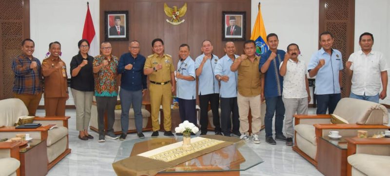 foto Pj Gubernur Nusa Tenggara Barat dan Anggota Penggurus PWI NTB 