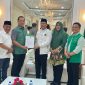 foto Ketua Umum PPP Muhamad Mardiono serahkan SK mengusung Iqbal-Dinda bertempat di Kantor DPP PPP di Menteng, Kecamatan Menteng, Kota Jakarta Pusat