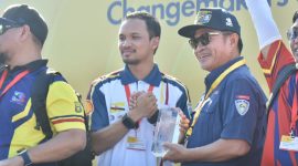 Foto Pj Gubernur Saat Pemberian Hadiah 