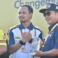 Foto Pj Gubernur Saat Pemberian Hadiah 