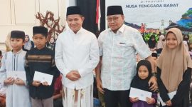 foto PJ Gubernur NTB Dan Anak Yatim Piatu 