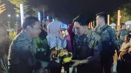 Foto Sekretaris Daerah Provinsi Kalsel, Roy Rizali Anwar, mewakili Gubernur Kalsel, H. Sahbirin Noor, DAn Wakil Presiden Terpilih Gibran Rakabuming Raka