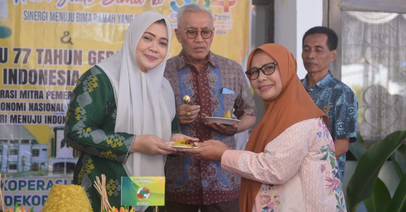 Bupati Bima Hj.Indah Dhamayanti Putri SE.M.IP, Wakil Bupati H.Dahlan M.Noer,