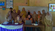 Community Officer Program Sekolah Aman YAPPIKA ActionAid dan mitra lokal YISA Ambalawi secara berkelanjutan melakukan pendampingan mendorong kapasitas guru dan keterlibatan pihak terkait melalui Komunitas Sekolah dalam mendorong literasi dan numerasi di sekolah dampingan.