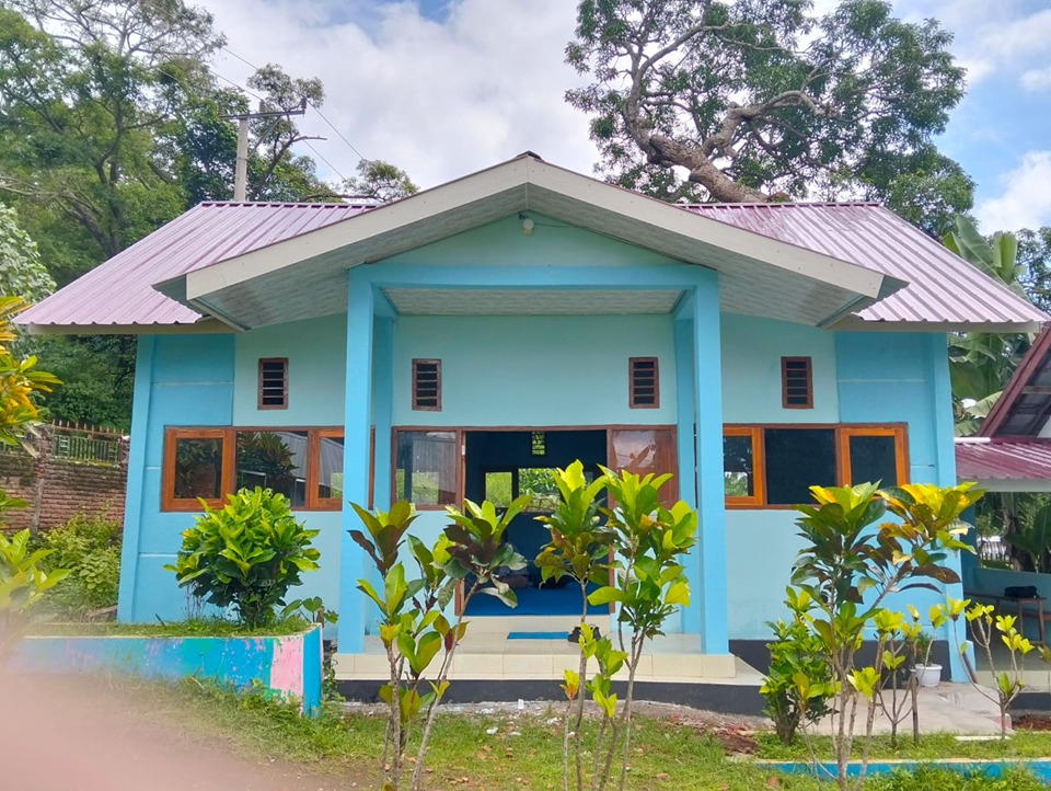 Kondisi Perpustakaan SDN Sowa Kecamatan Soromandi yang rusak berat setelah direhabilitasi oleh YAPPIKA ActionAid dan YISA Ambalawi.